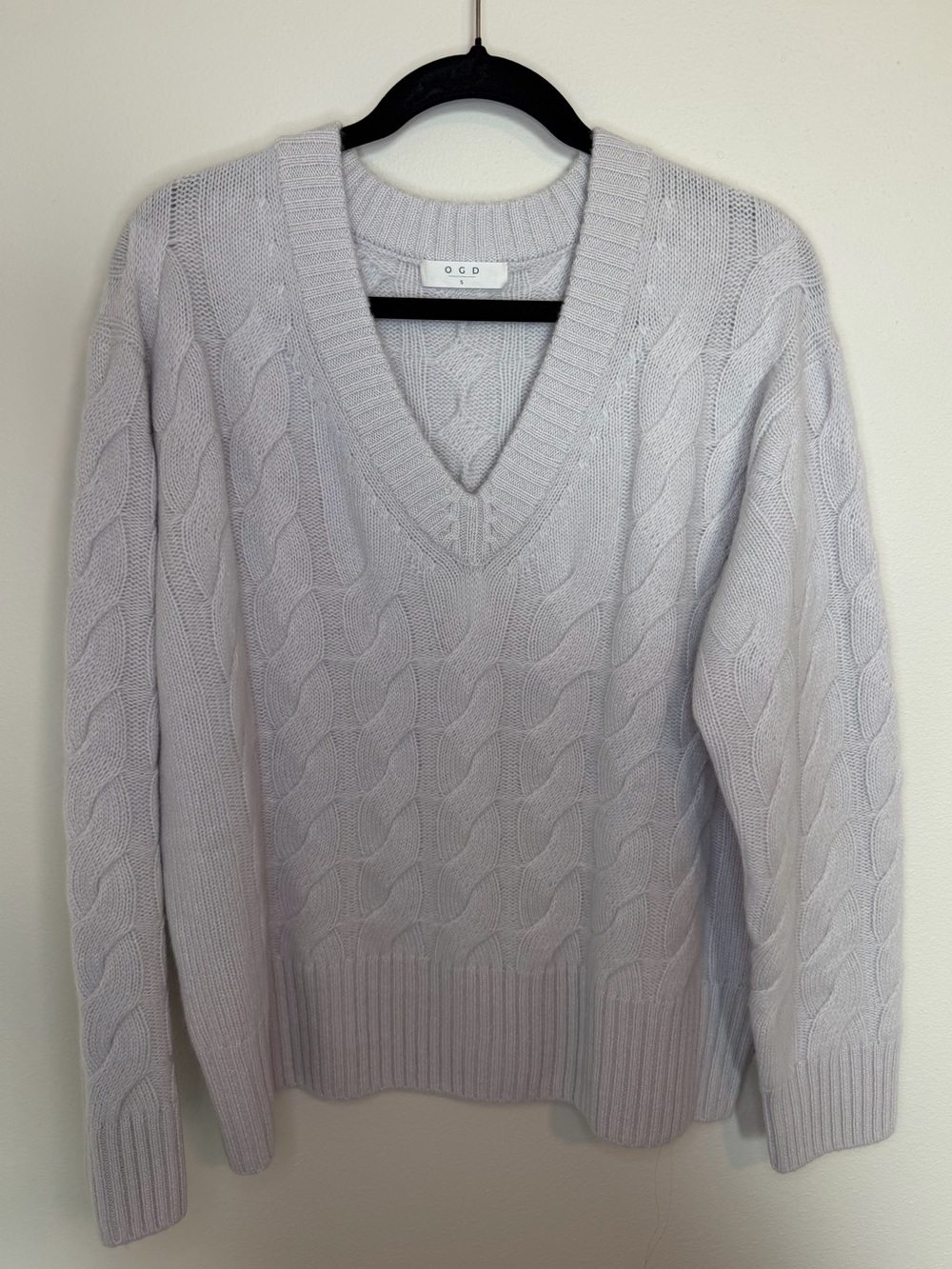 NWOT OGD Monterey Cashmere Pullover Cable Knit V-Neck Sweater in Light Gray Icy